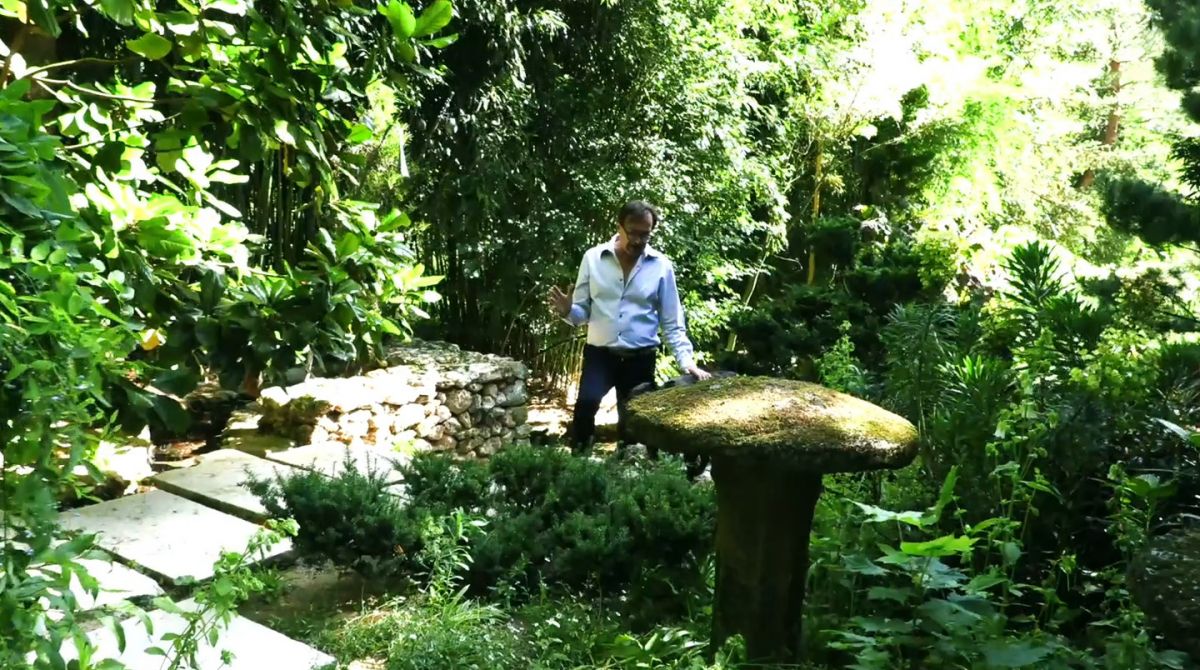 Singing-Gardener